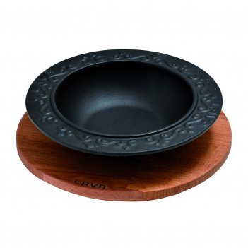 Round soup bowl and wooden platter. diameter()19cm.