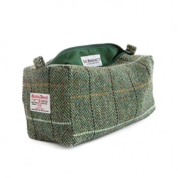 D. r. harris tweed washbag,